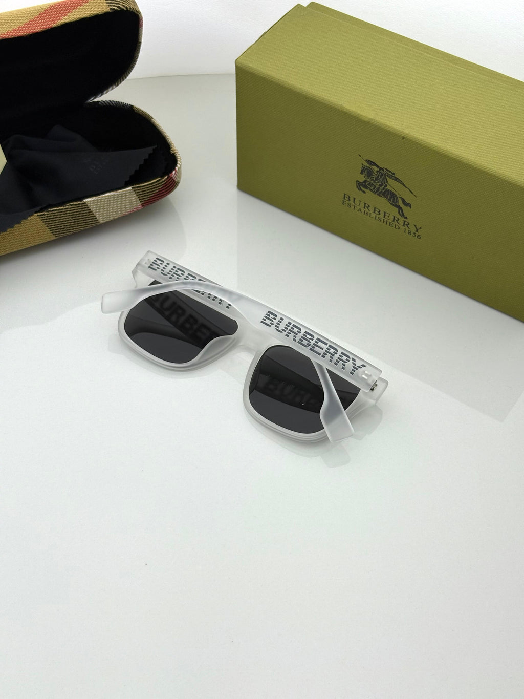 Burberry 4358 Water Black