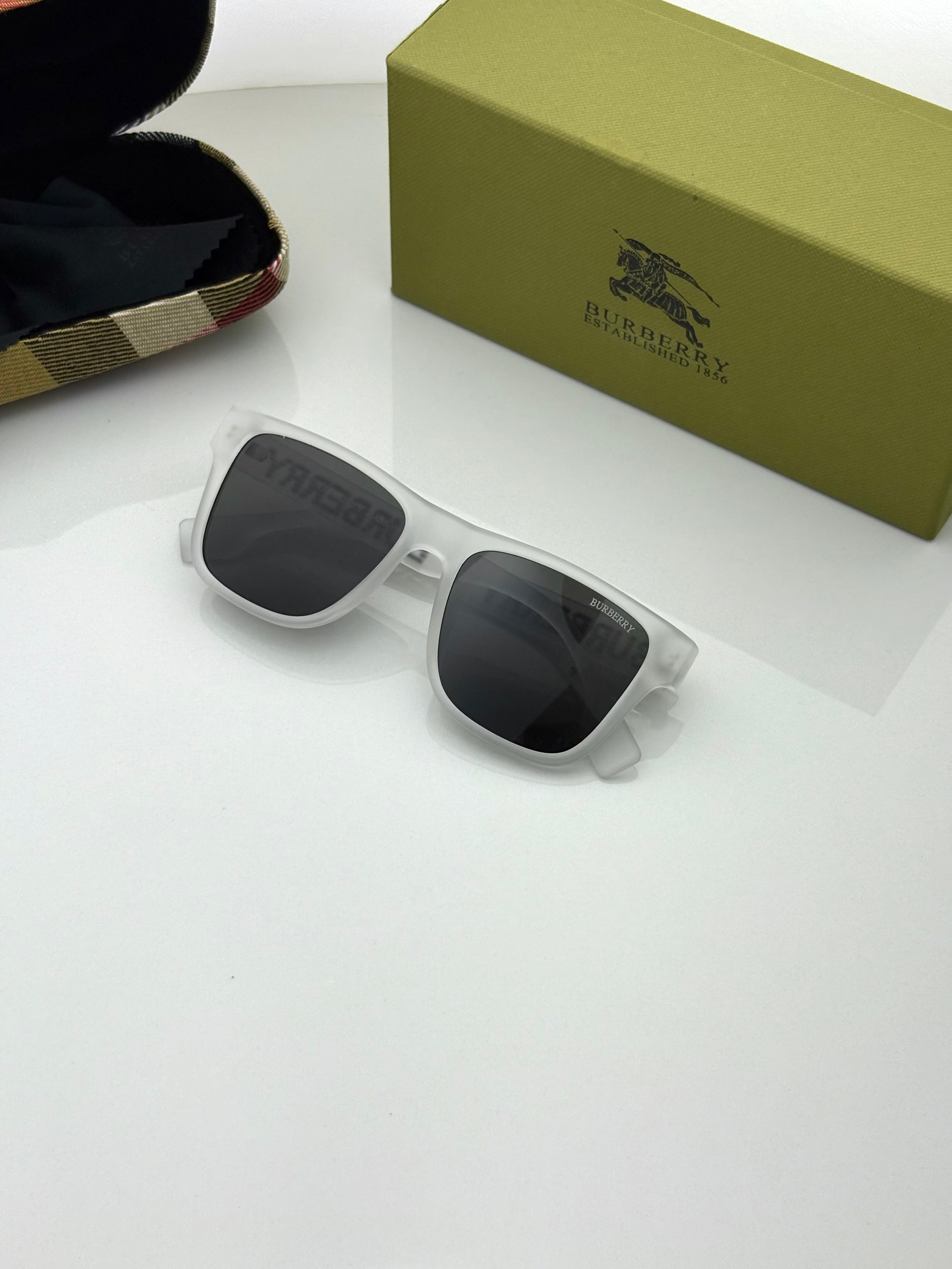 Burberry 4358 Water Black