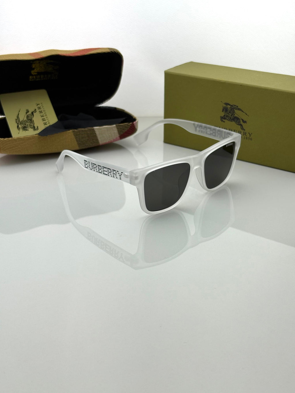 Burberry 4358 Water Black