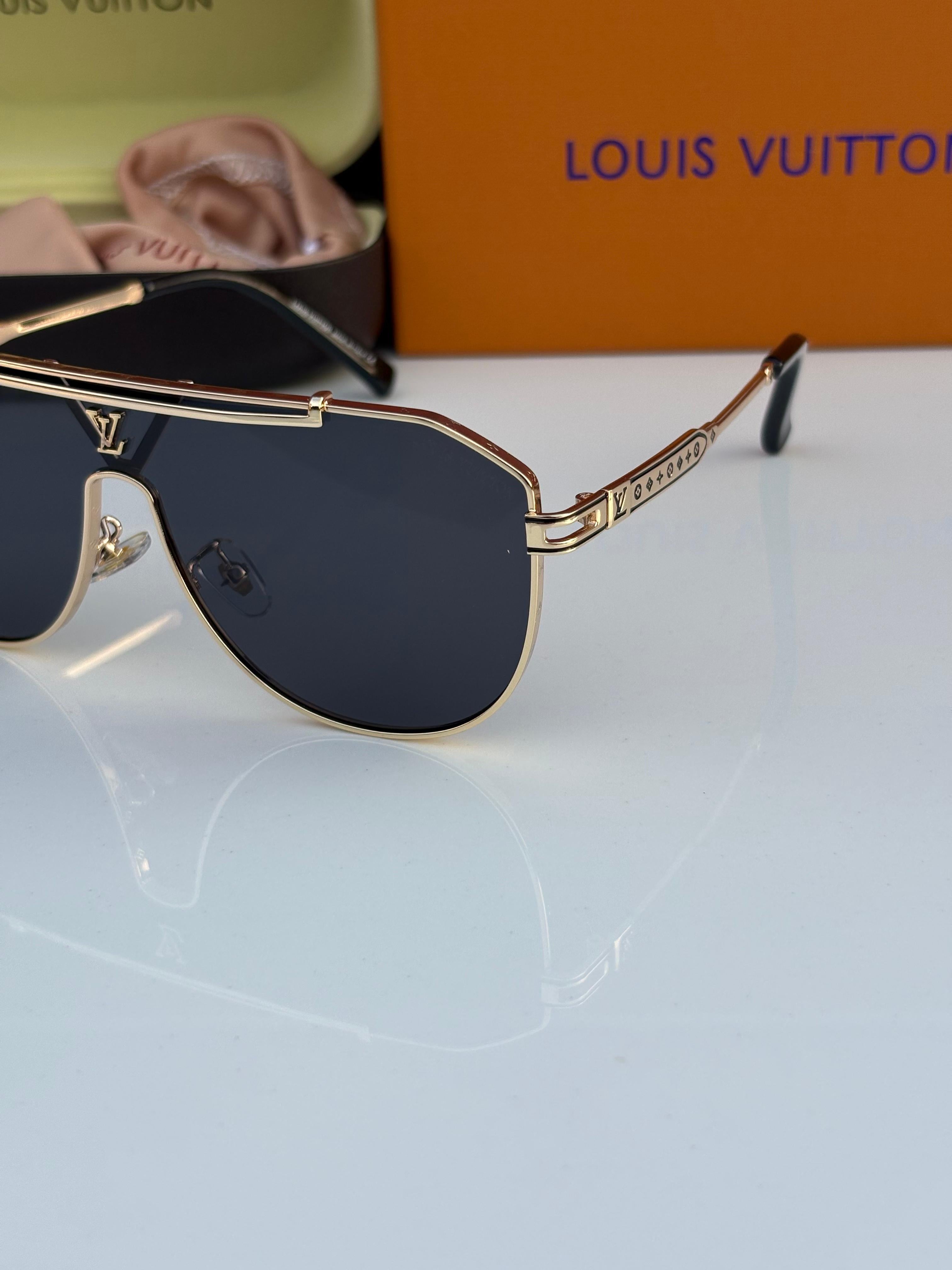 Loui.s Vuitton 22295 Gold Black