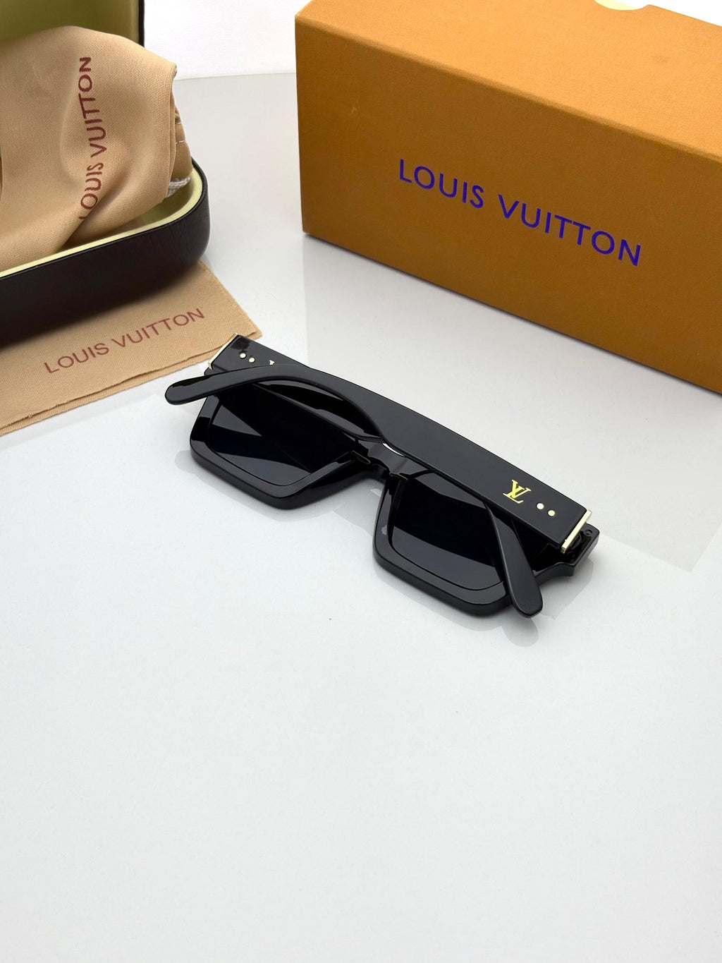 Louis Vuitton 35104 Black