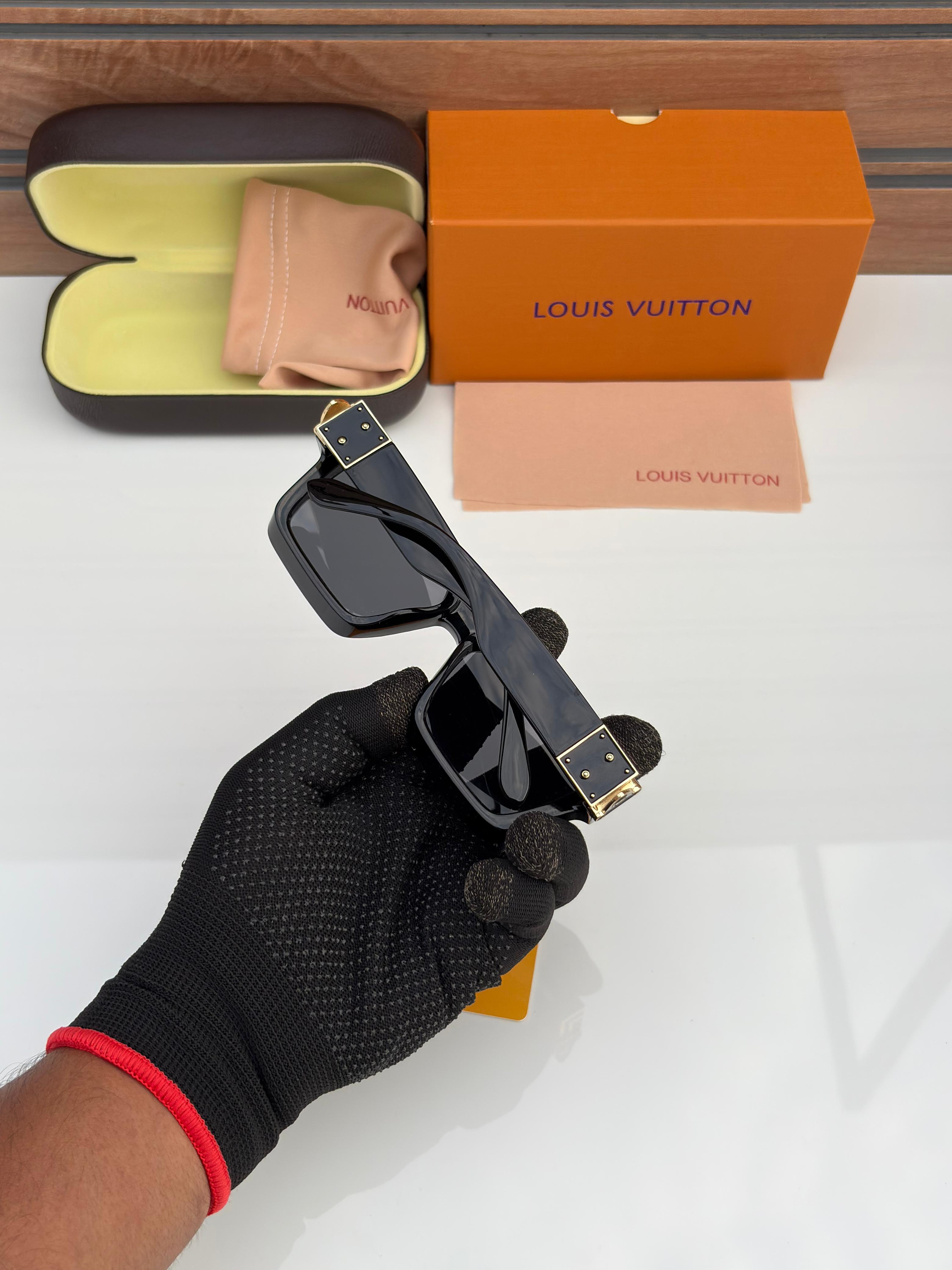 Louis Vuitton 96006 Black Gold