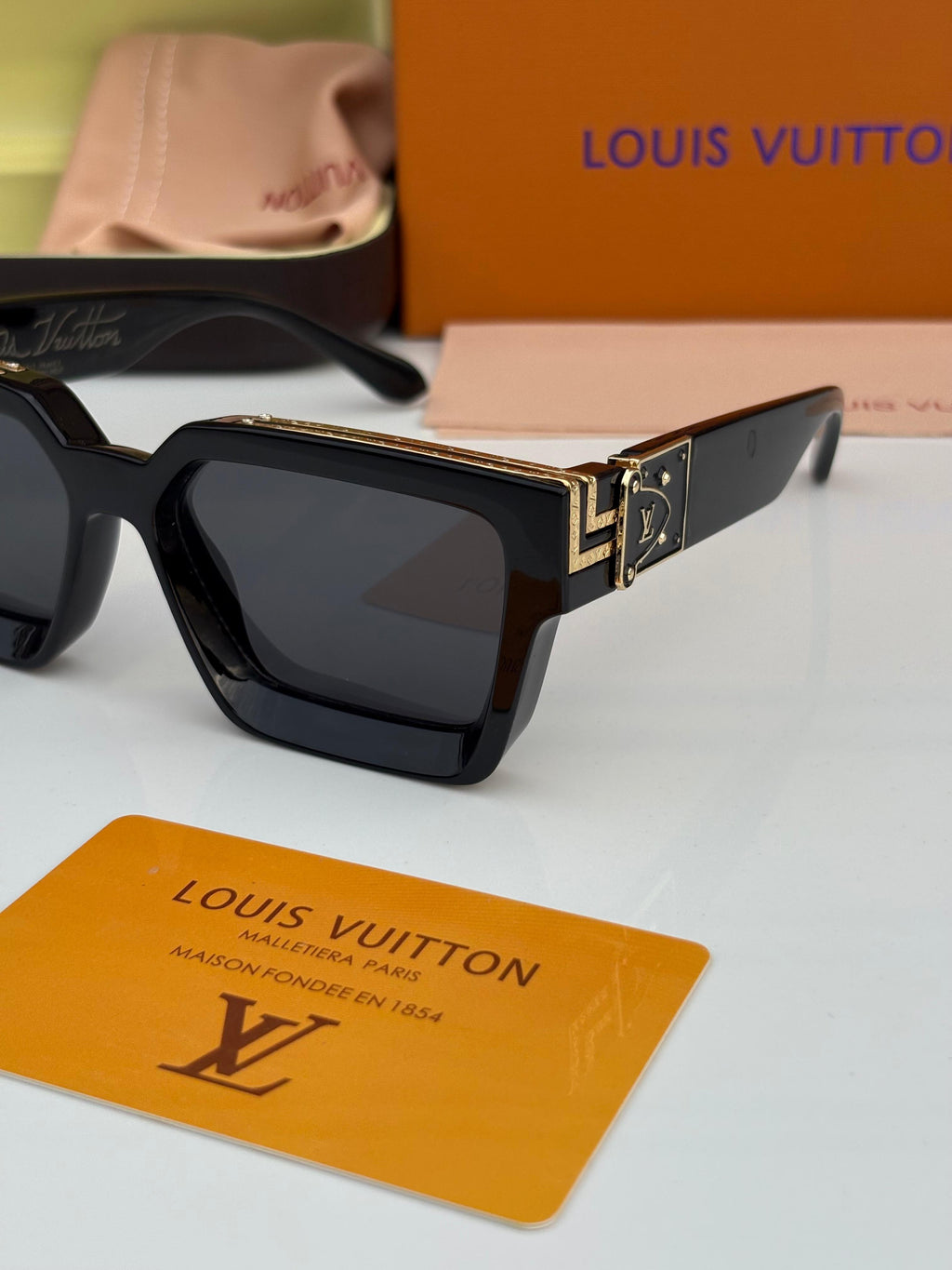Louis Vuitton 96006 Black Gold