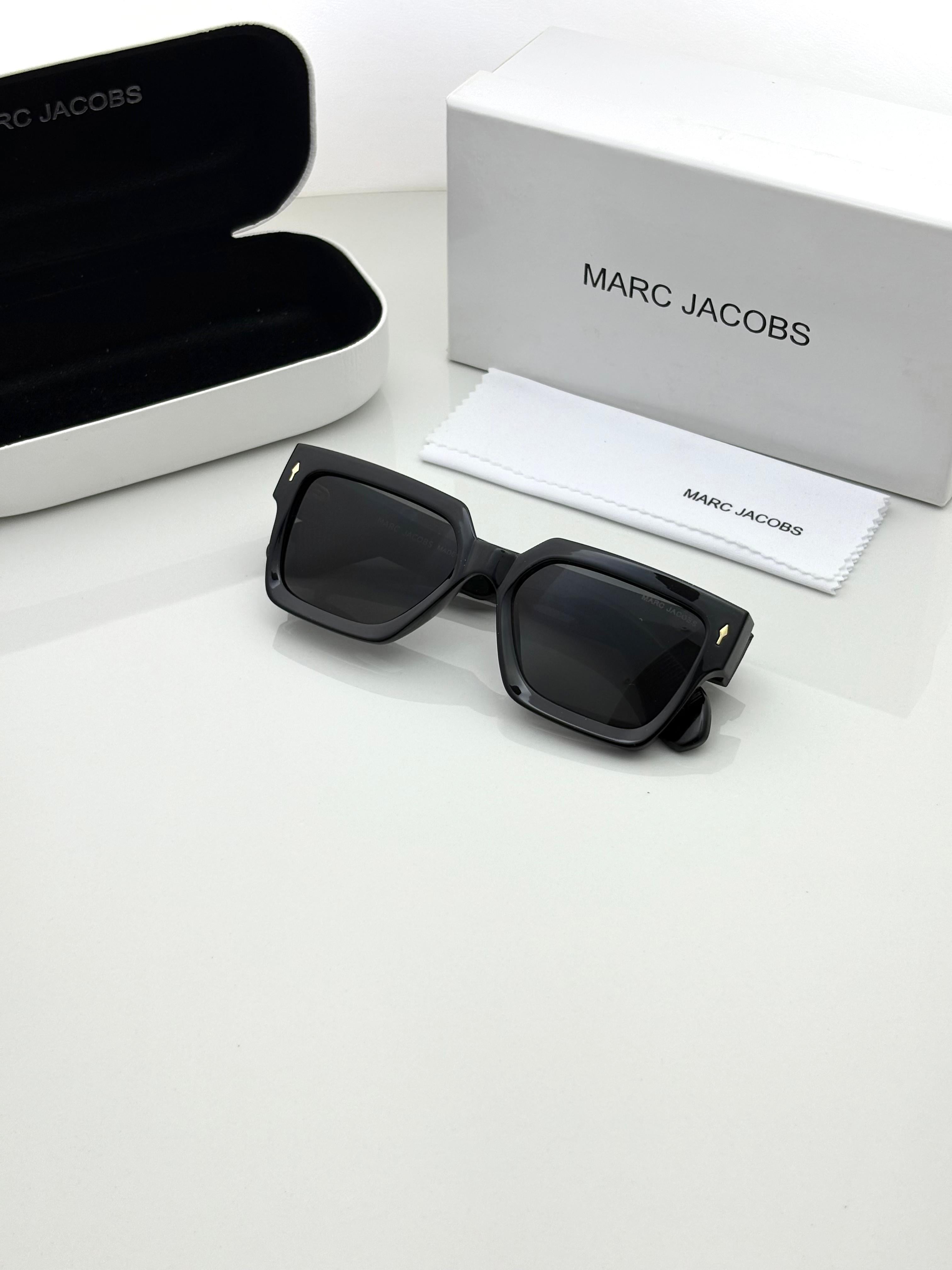 Marc Jacobs 1126 Black