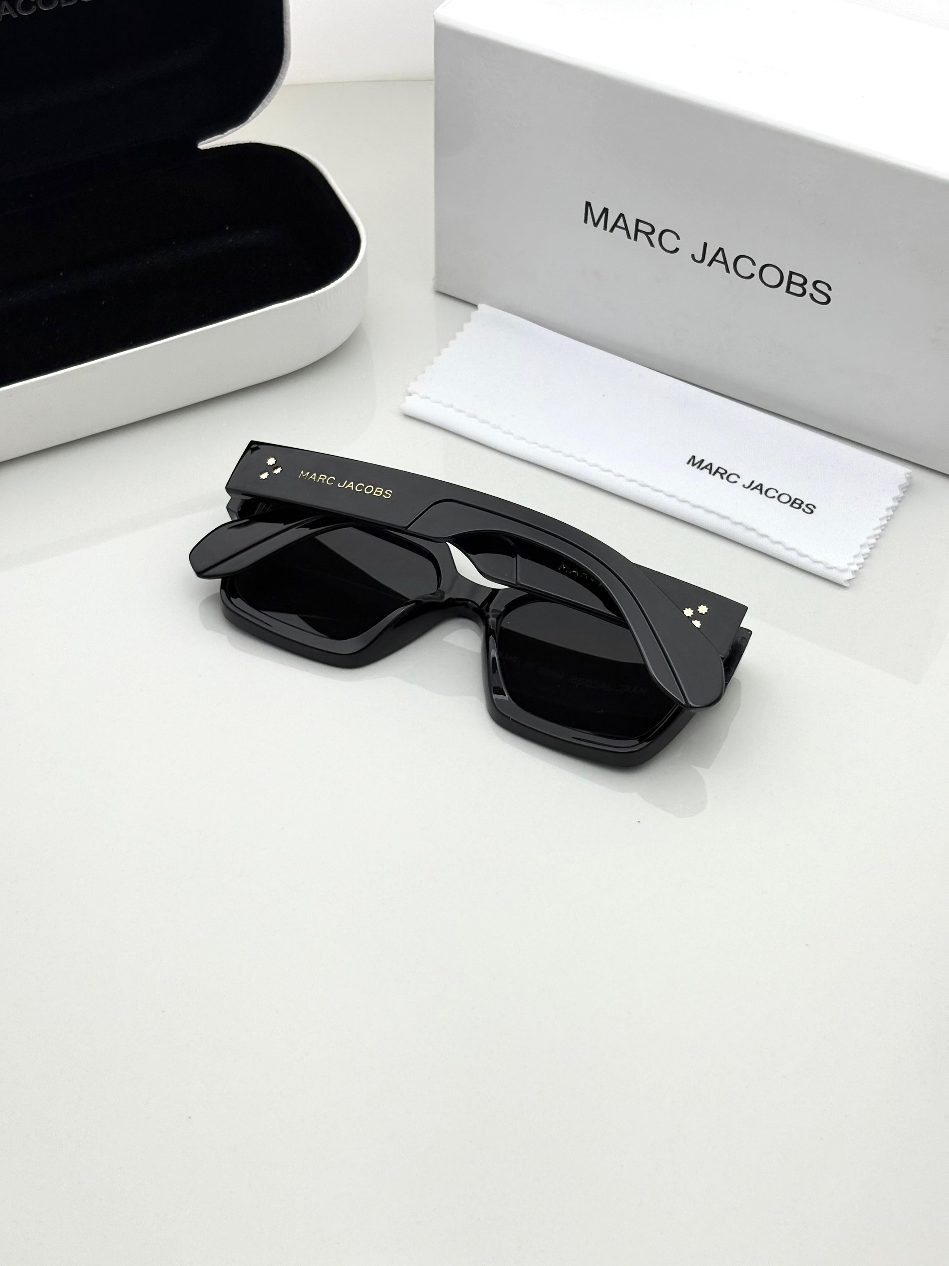 Marc Jacobs 1126 Black