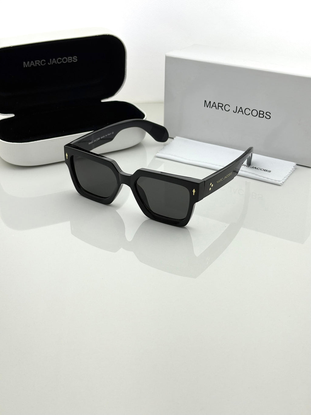 Marc Jacobs 1126 Black