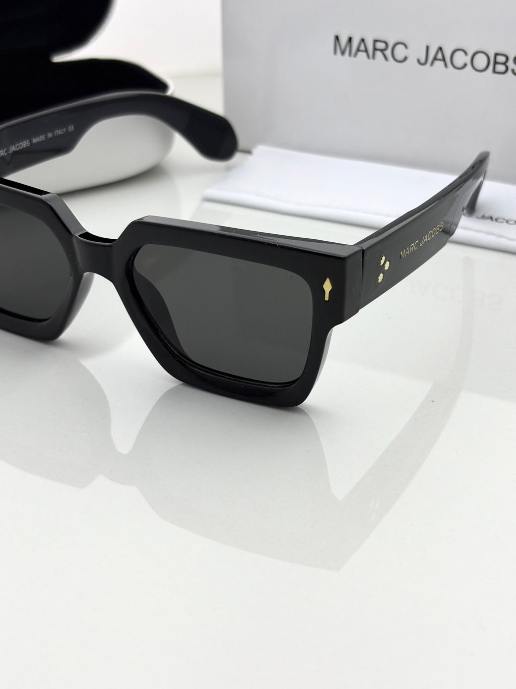 Marc Jacobs 1126 Black