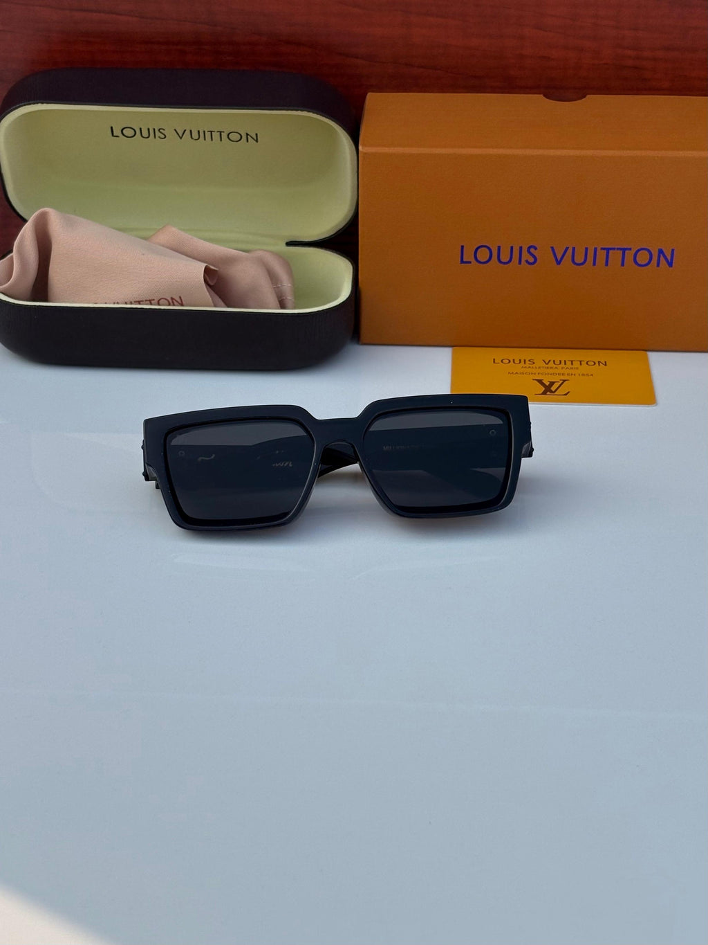 Louis Vuitton 96006 Black