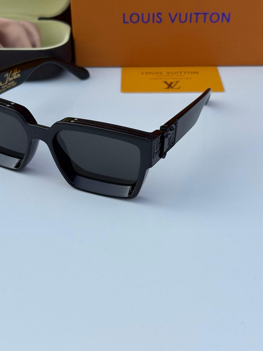 Louis Vuitton 96006 Black