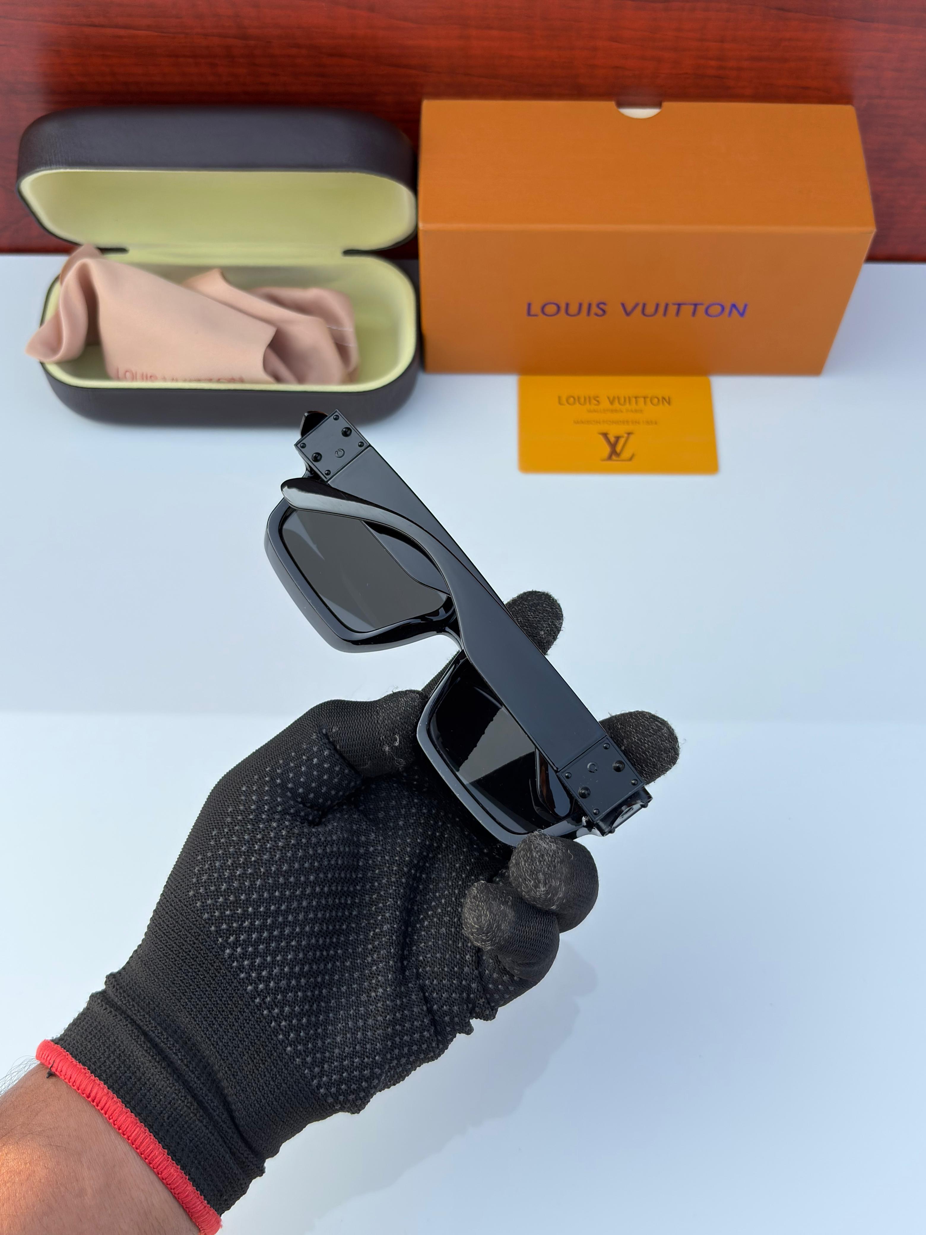 Louis Vuitton 96006 Black
