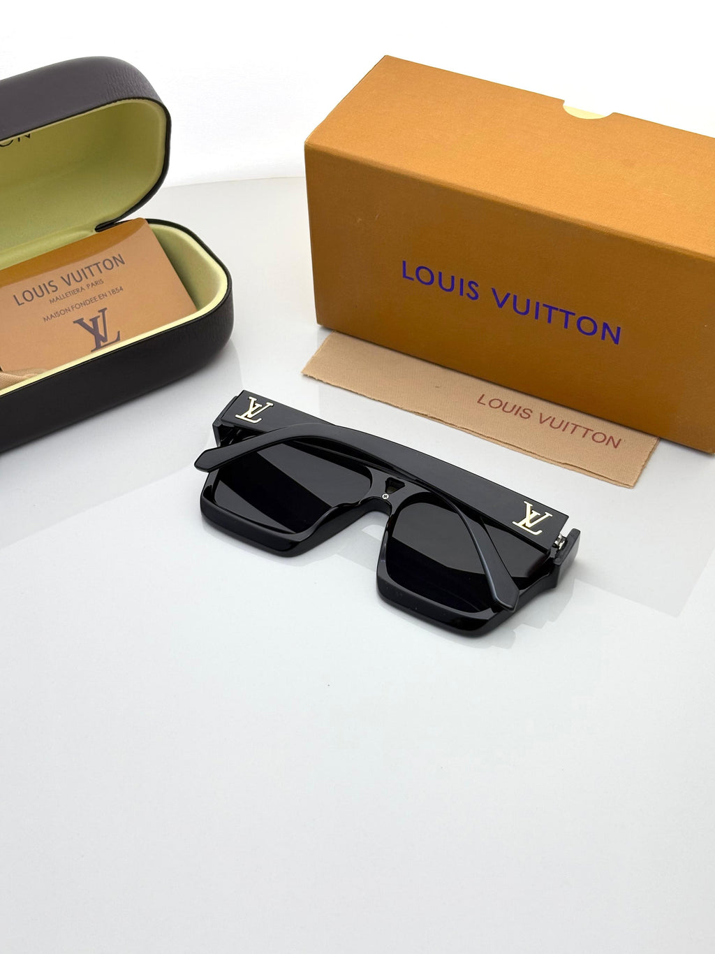 Louis Vuitton 1502 Black