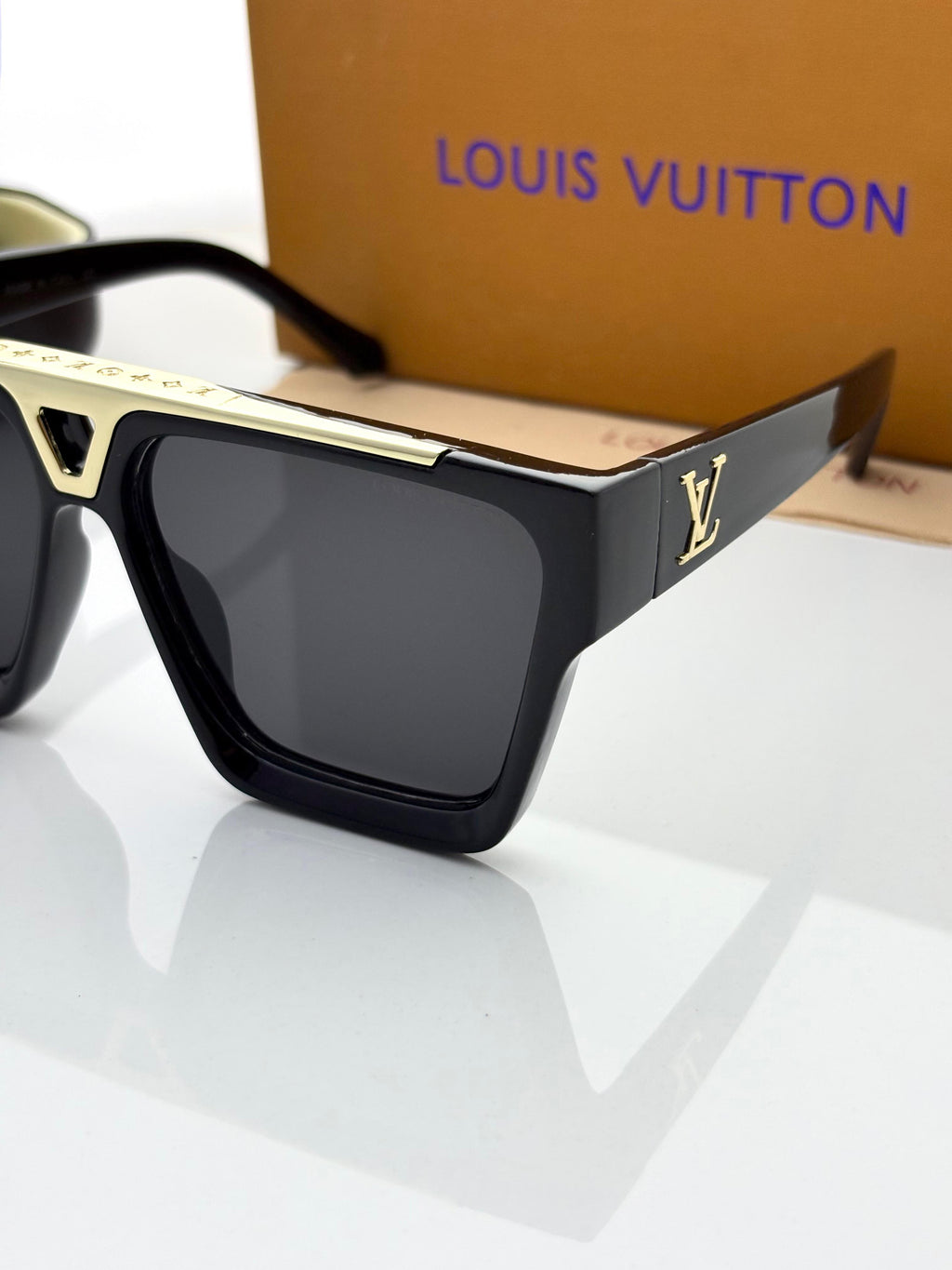 Louis Vuitton 1502 Black
