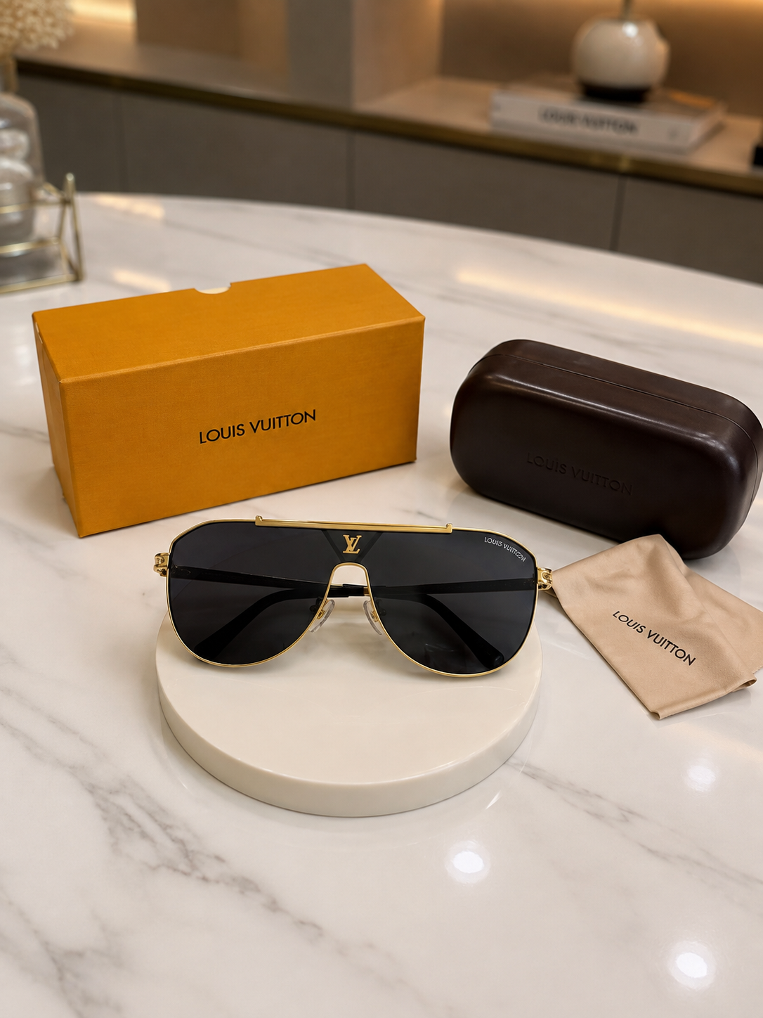 Loui.s Vuitton 22295 Gold Black
