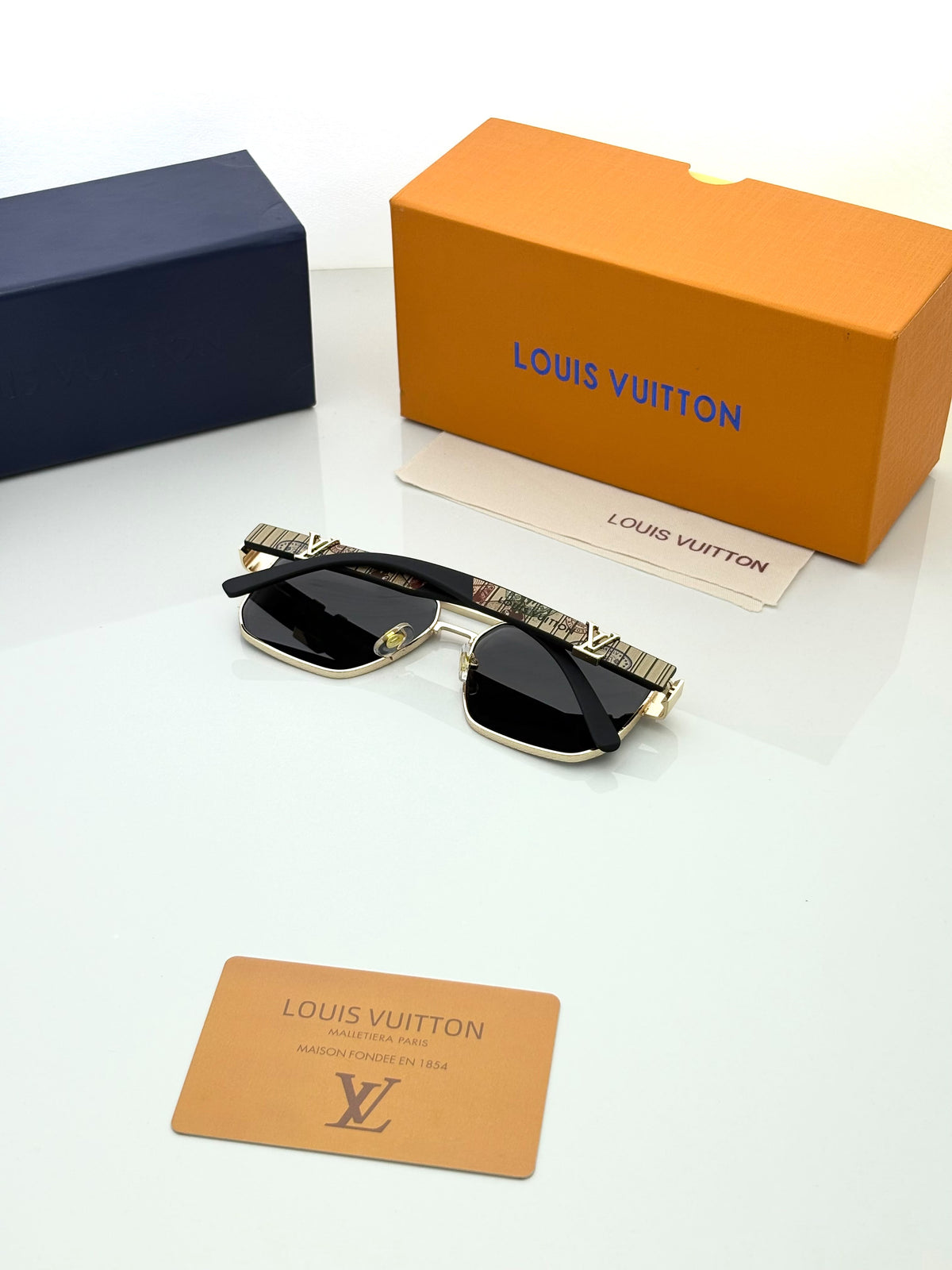 Louis Vuitton 24022 Golden Black