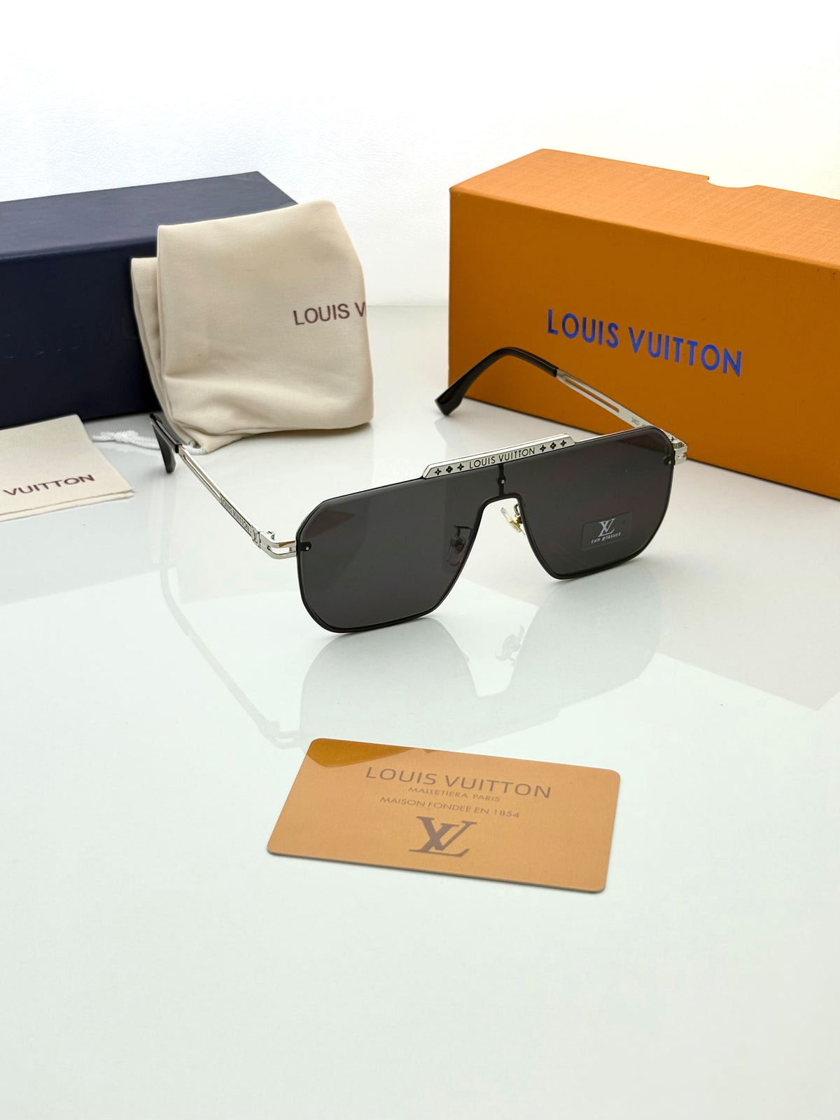 Louis Vuitton 24027 Silver Black