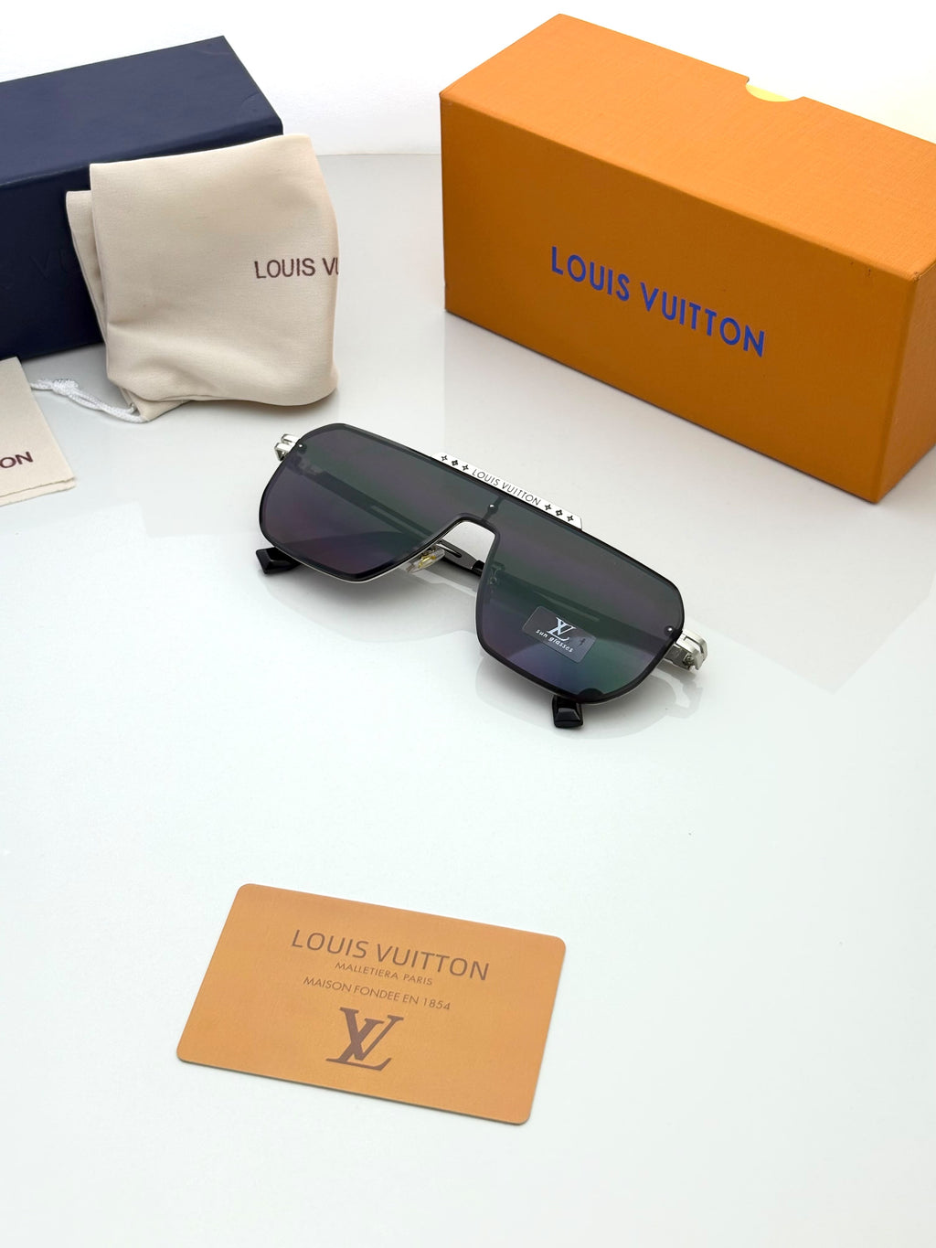 Louis Vuitton 24027 Silver Black
