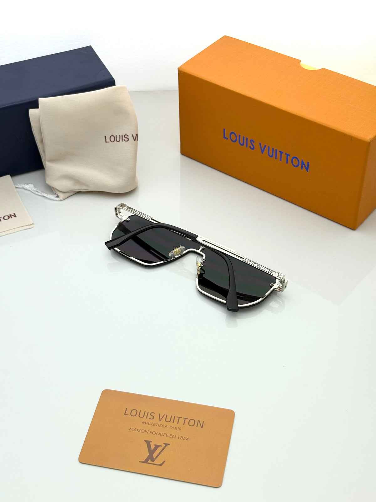 Louis Vuitton 24027 Silver Black