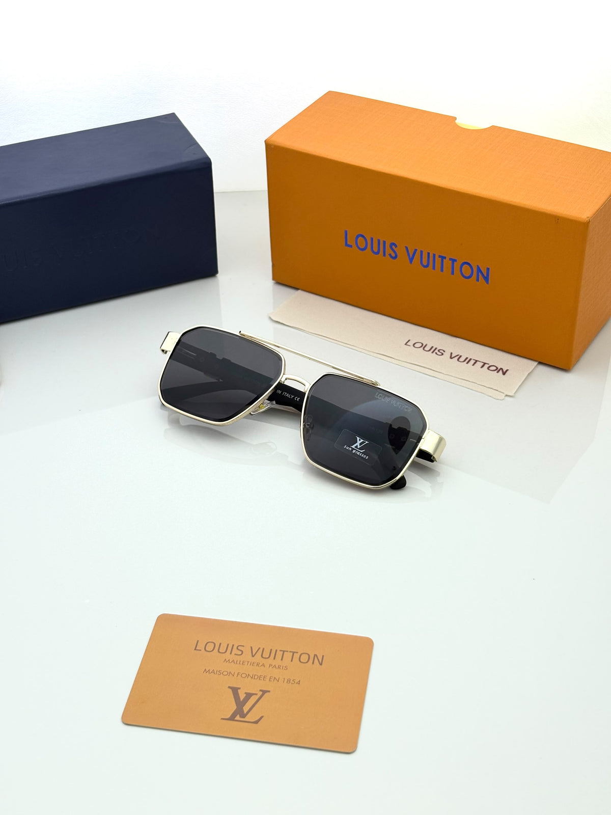 Louis Vuitton 24022 Golden Black