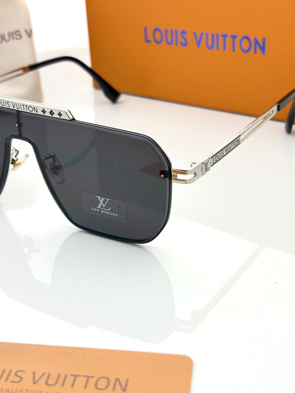 Louis Vuitton 24027 Silver Black